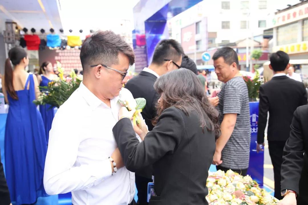 海丰天越大酒店开业盛典,现场人潮涌动,轰动全城!