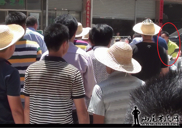 ͼ�ģ�������Ħ�г�ײ������Ա.gif