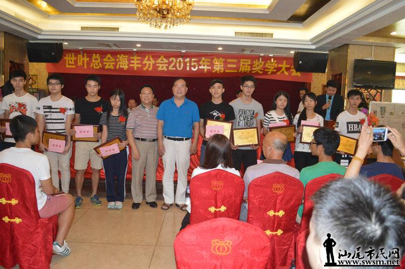 10����������᳤���ټҳ��񸱻᳤��ѧ�Ӱ佱�����ѧ�Ӻ�Ӱ.JPG