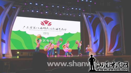 㶫ʡڰ˽ȺϷջ ѡ͵İСϷĸҥݳ¶.jpg