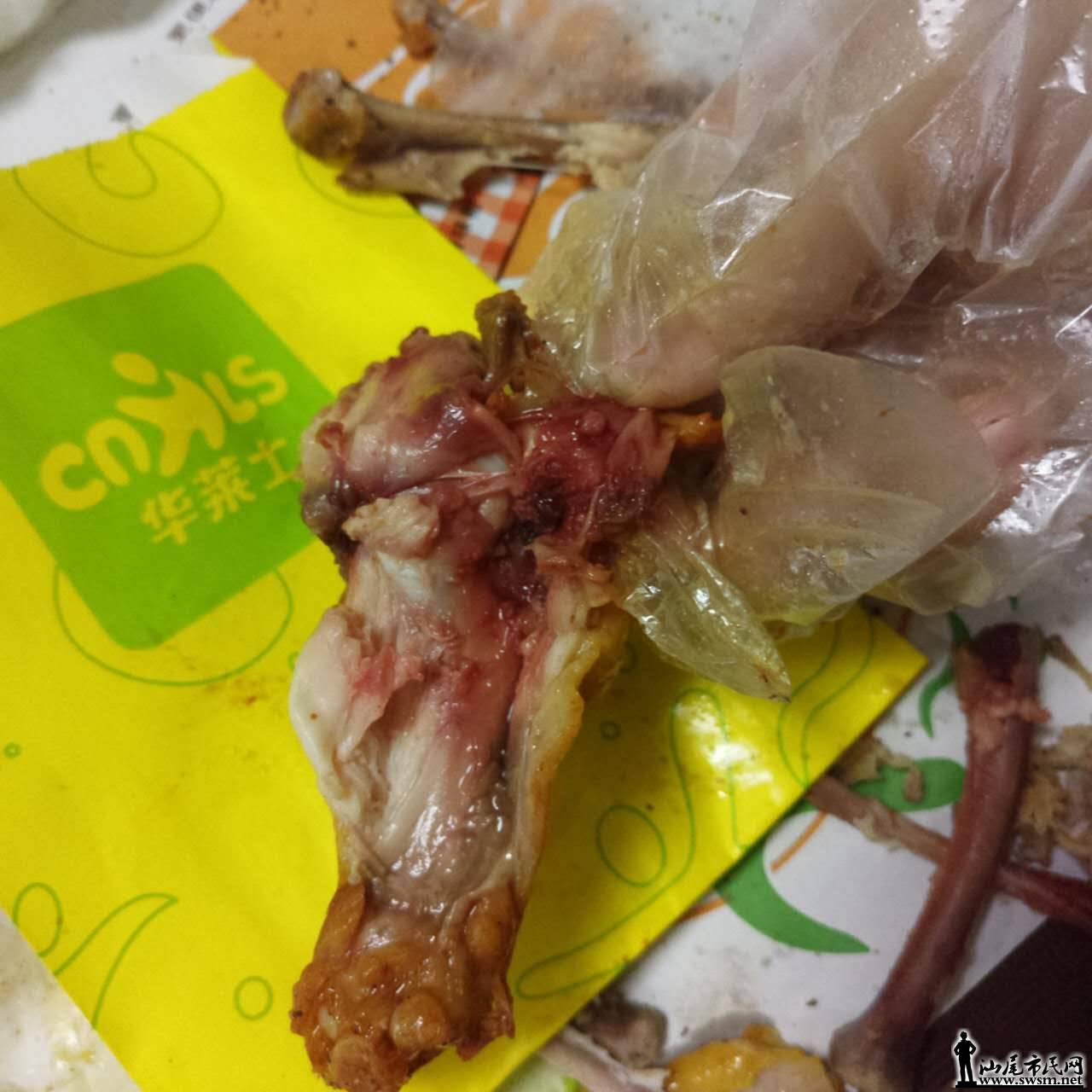 华莱士鸡肉不熟有血还硬说是酱汁