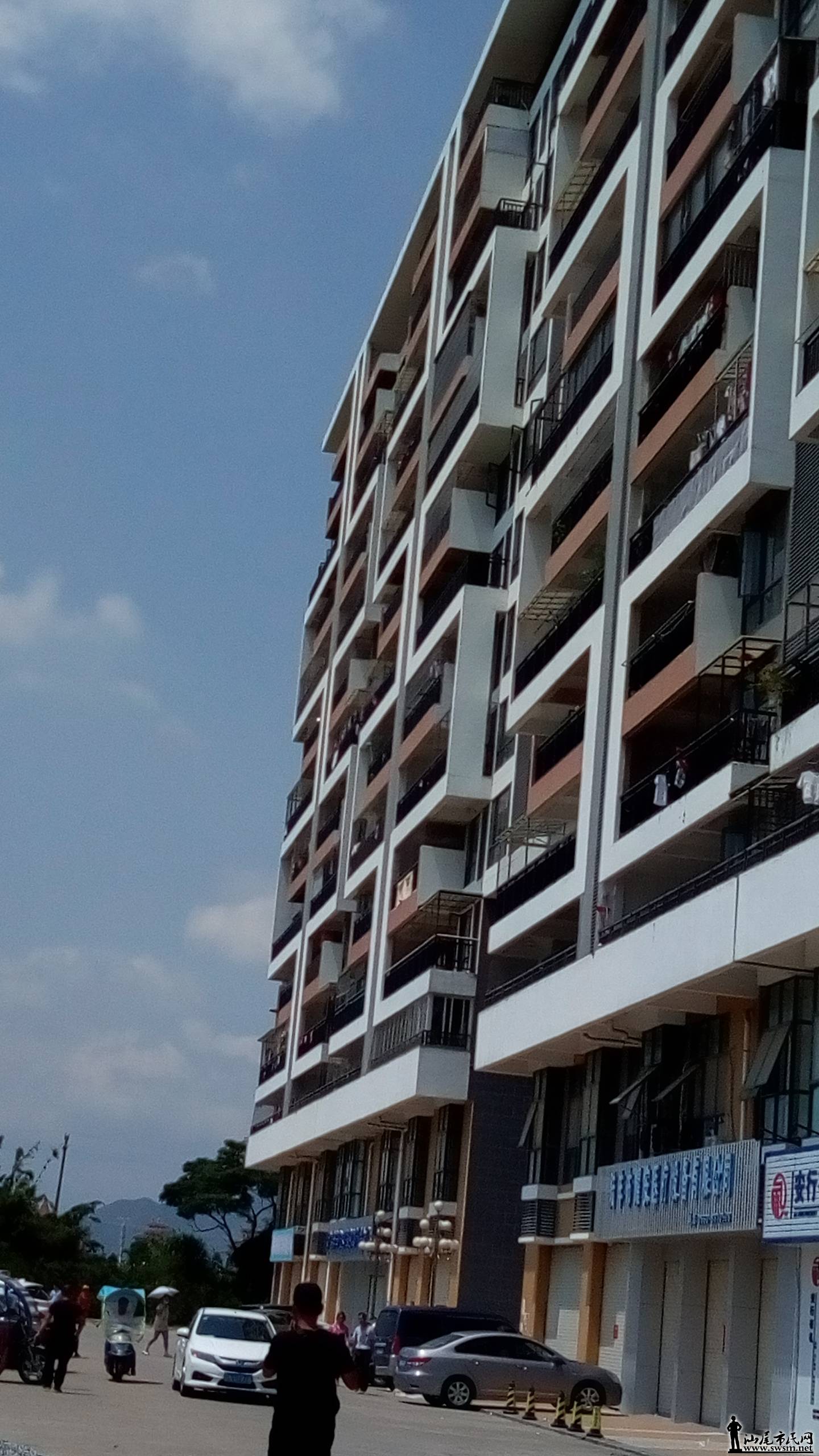 P70913-120100.jpg