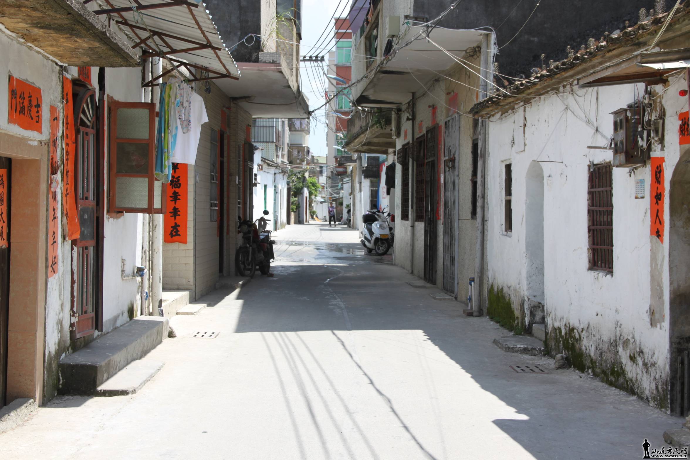 �����سǽ�ͷ��棬�����˷��ɣ�Ĩ���˴��ġ���