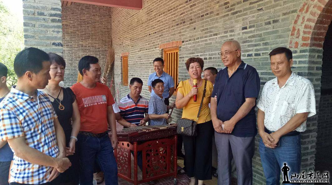 ��������������ɫ��ǼѰ�Ҹ����ĸ����㼣