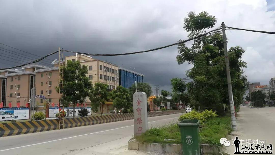 �������һ�����ߺ���·�м䣬��ľ��֧�ţ��ҵ��˳�˭����