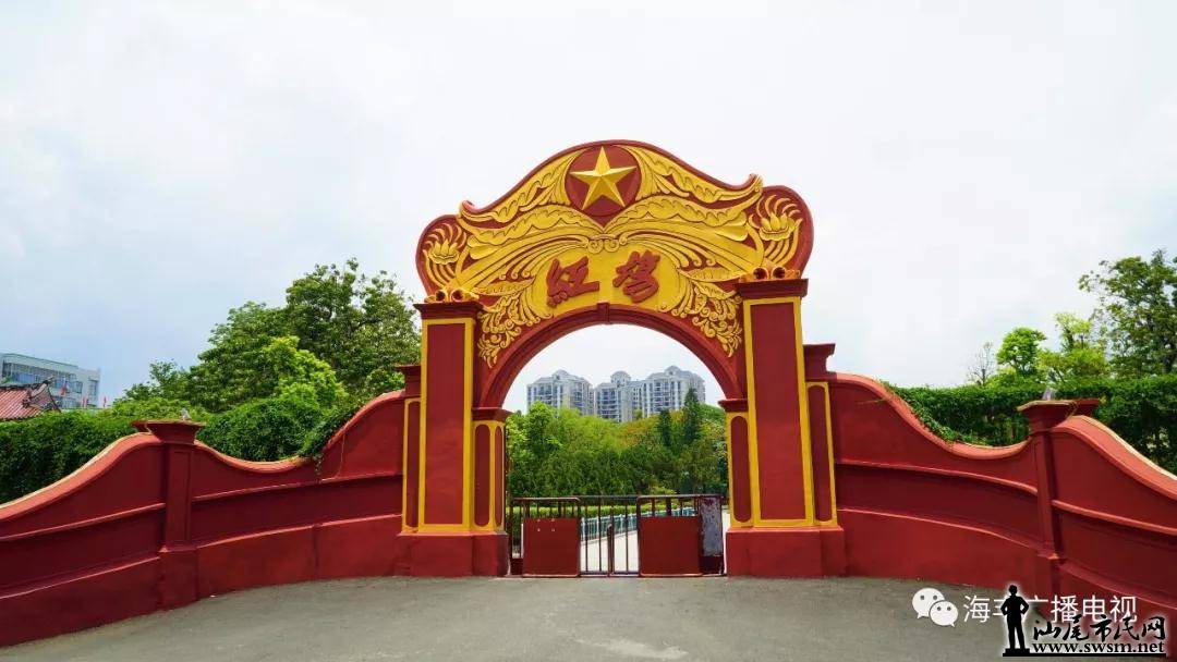 @�����ˣ�����ǻ��۾�һ���������ǵĺ칬�쳡�ͺ�ɫ�Ļ���