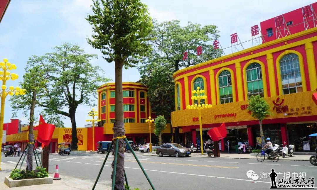 @�����ˣ�����ǻ��۾�һ���������ǵĺ칬�쳡�ͺ�ɫ�Ļ���