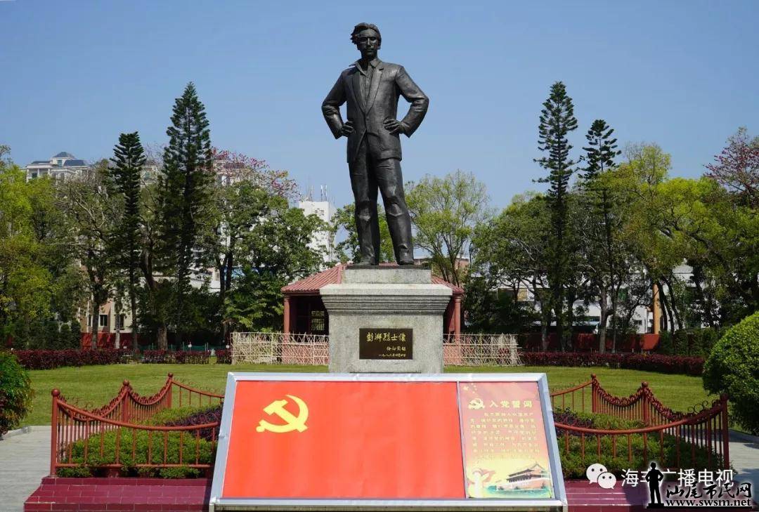 @�����ˣ�����ǻ��۾�һ���������ǵĺ칬�쳡�ͺ�ɫ�Ļ���