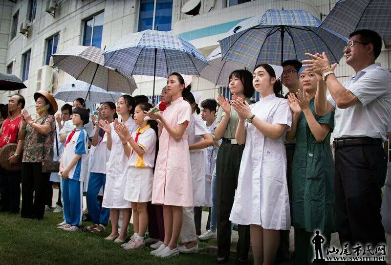 �¾��׽��й�ҽʦ�� ������β�еڶ�����ҽԺ�ٰ�ҽѧ����֮�������ݽ��