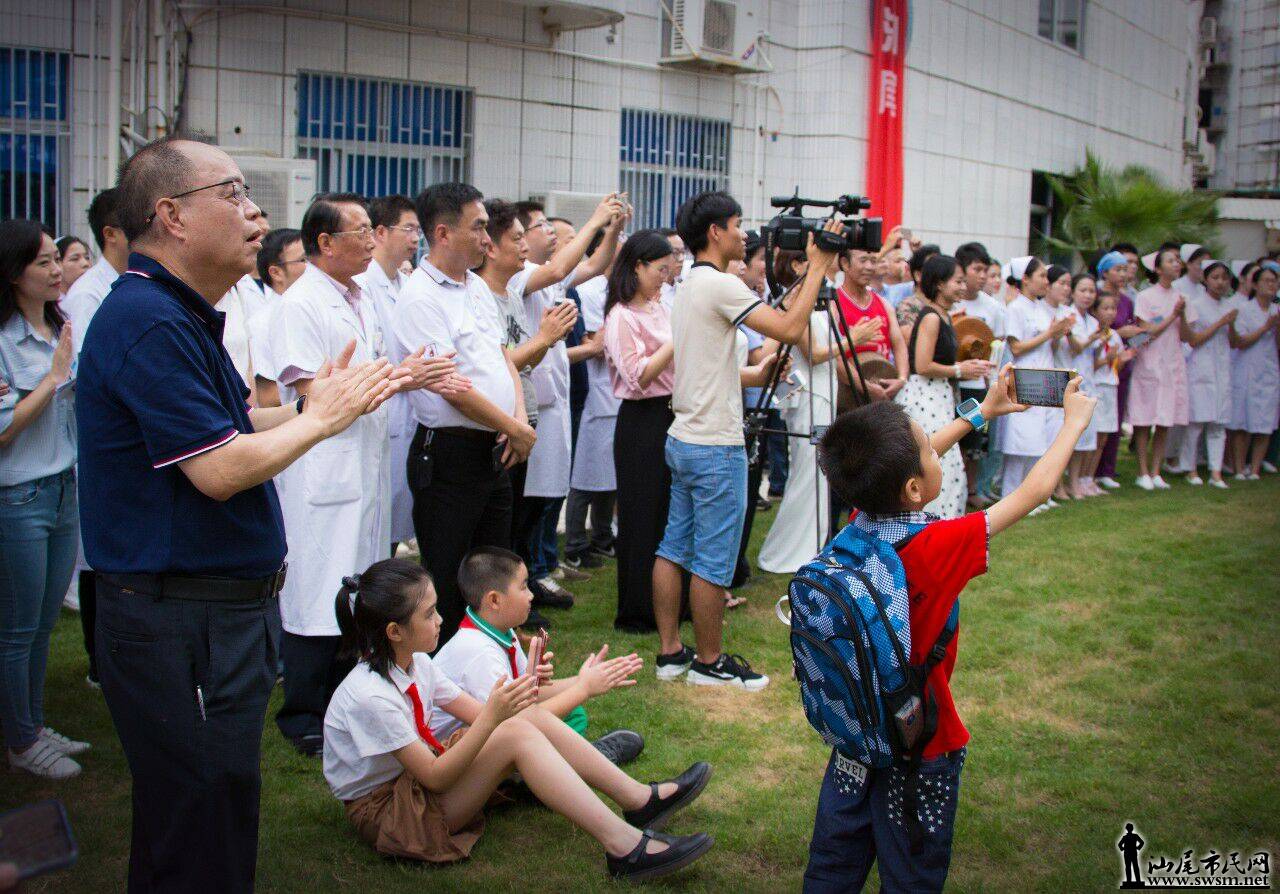 �¾��׽��й�ҽʦ�� ������β�еڶ�����ҽԺ�ٰ�ҽѧ����֮�������ݽ��