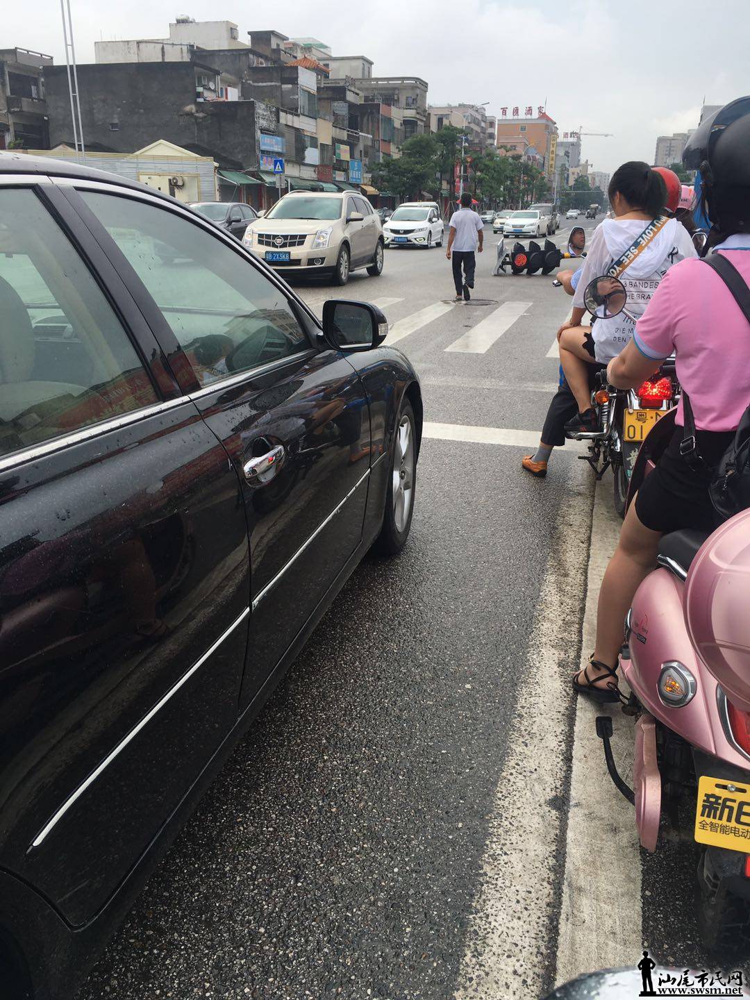 ͨ��·��캣��·���紦�Ľ�ָͨʾ���𻵵��ڵ����ϣ�