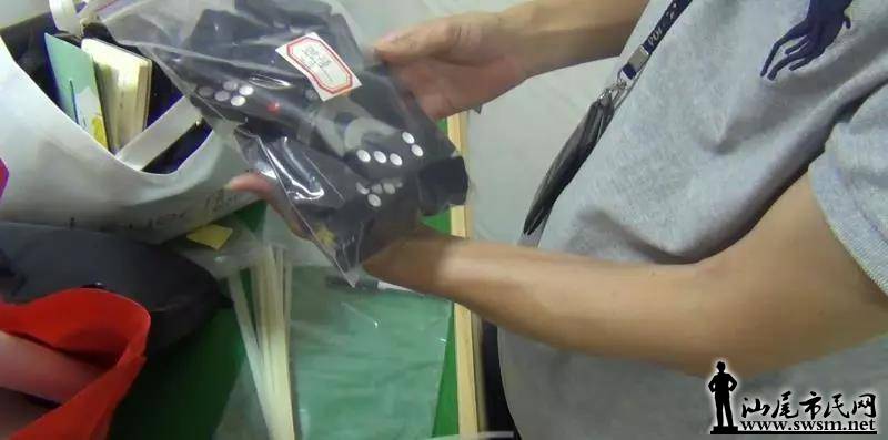 һ��С������һ���Ĳ��ѵ� ����15�˱�ץ