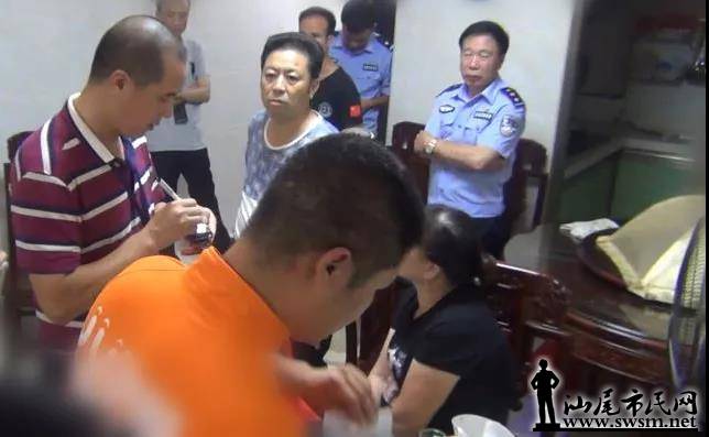 һ��С������һ���Ĳ��ѵ� ����15�˱�ץ