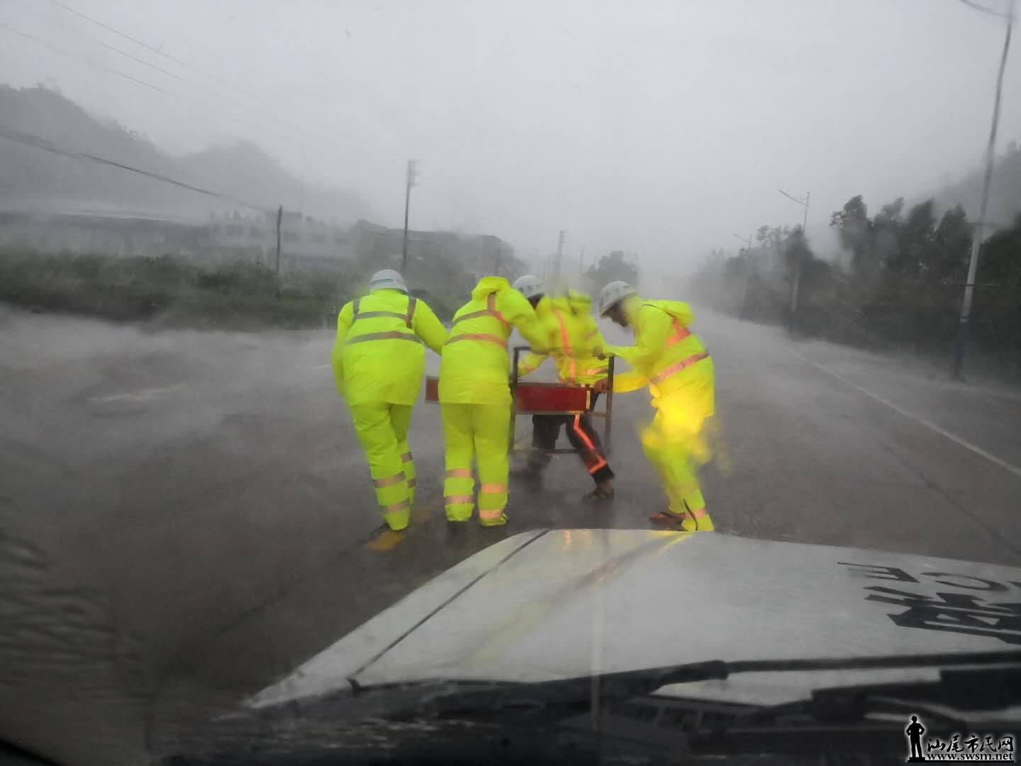 ��ս�ڿ�̨��һ��''���ύ��''