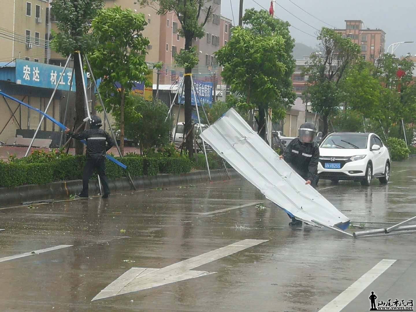 ��ս�ڿ�̨��һ��''���ύ��''