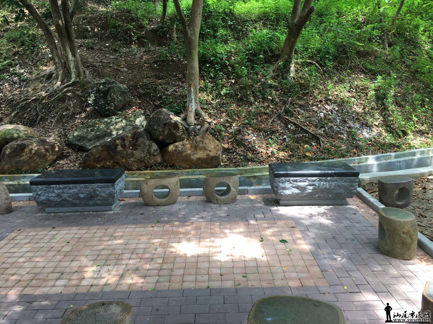 ��ɽ��԰��ʯ�׵�  ϸ������